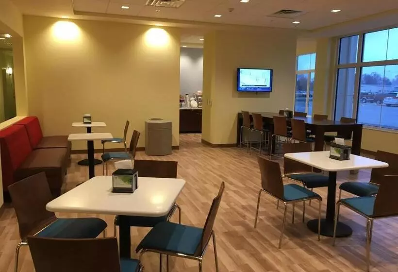 Hotelli Days Inn & Suites By Wyndham Kearney Ne