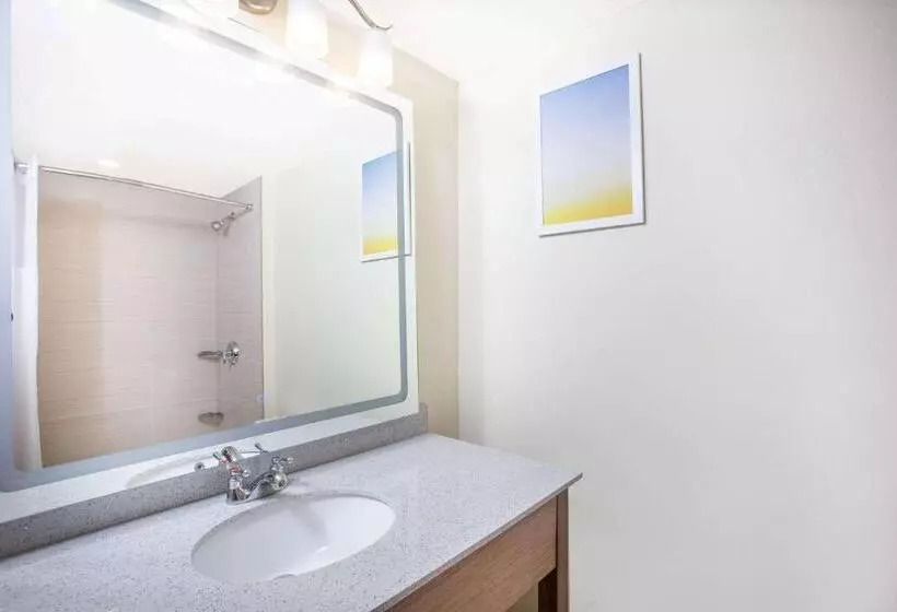 Hotelli Days Inn & Suites By Wyndham Kearney Ne