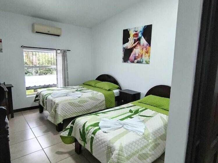 ホテル Mi Linda Tierra