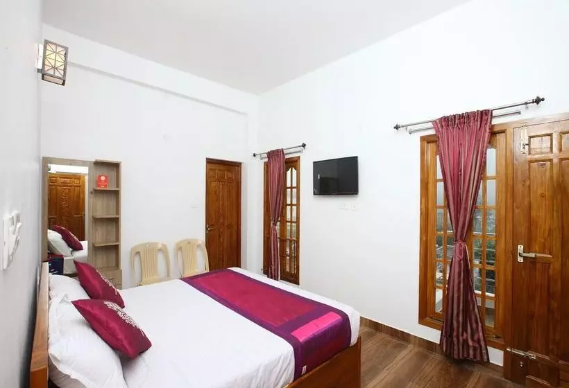 ホテル Oyo 10251 Sri Akilambiga Residency