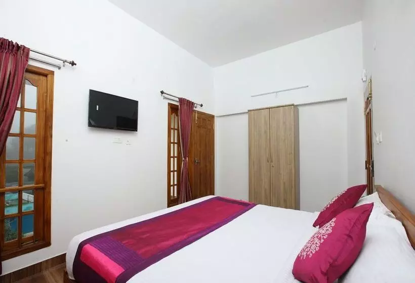 ホテル Oyo 10251 Sri Akilambiga Residency