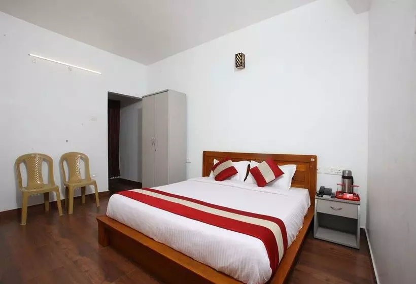 ホテル Oyo 10251 Sri Akilambiga Residency
