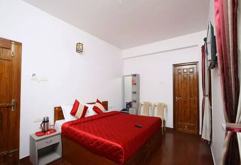 ホテル Oyo 10251 Sri Akilambiga Residency