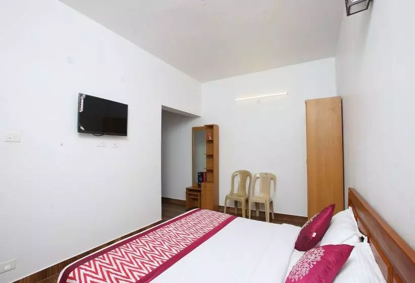 ホテル Oyo 10251 Sri Akilambiga Residency