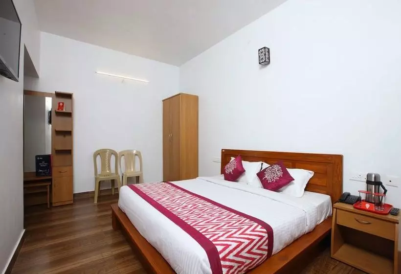 ホテル Oyo 10251 Sri Akilambiga Residency