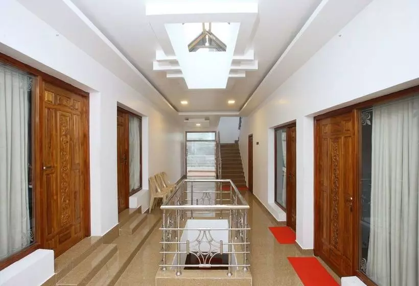 ホテル Oyo 10251 Sri Akilambiga Residency