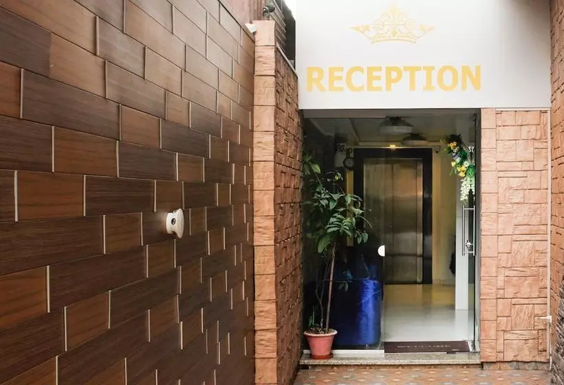 ホテル Indralok Inn