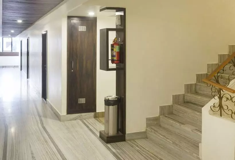 ホテル Indralok Inn