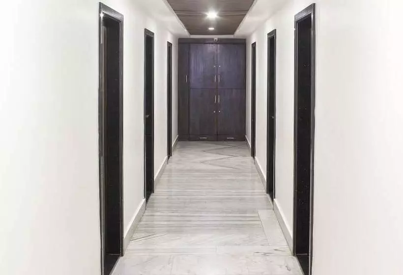 ホテル Indralok Inn