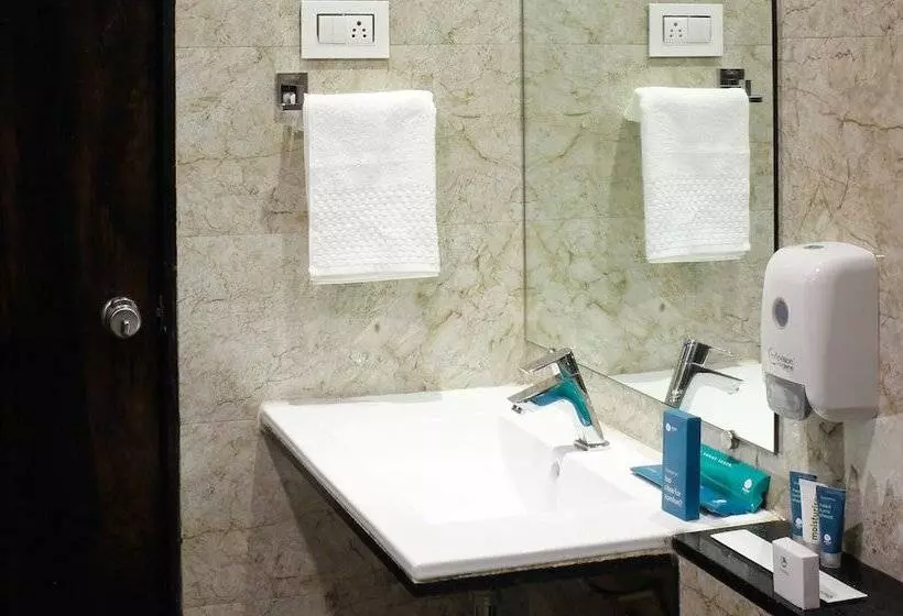 ホテル Indralok Inn