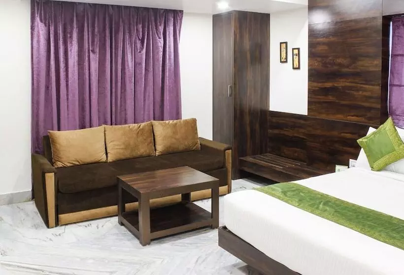 ホテル Indralok Inn