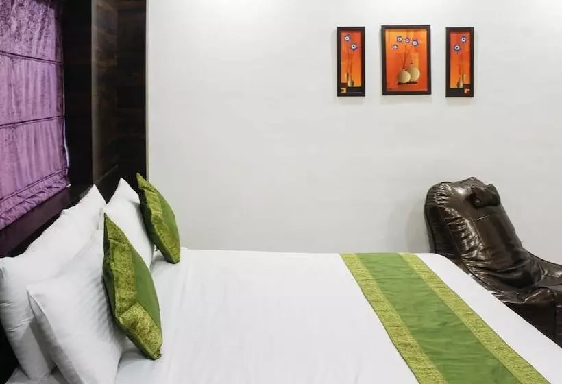 ホテル Indralok Inn