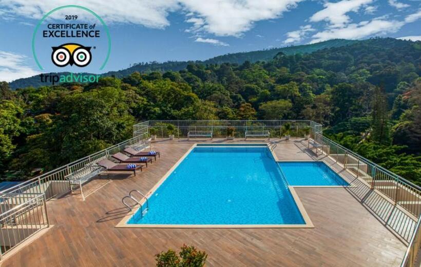 ホテル Sterling Thekkady