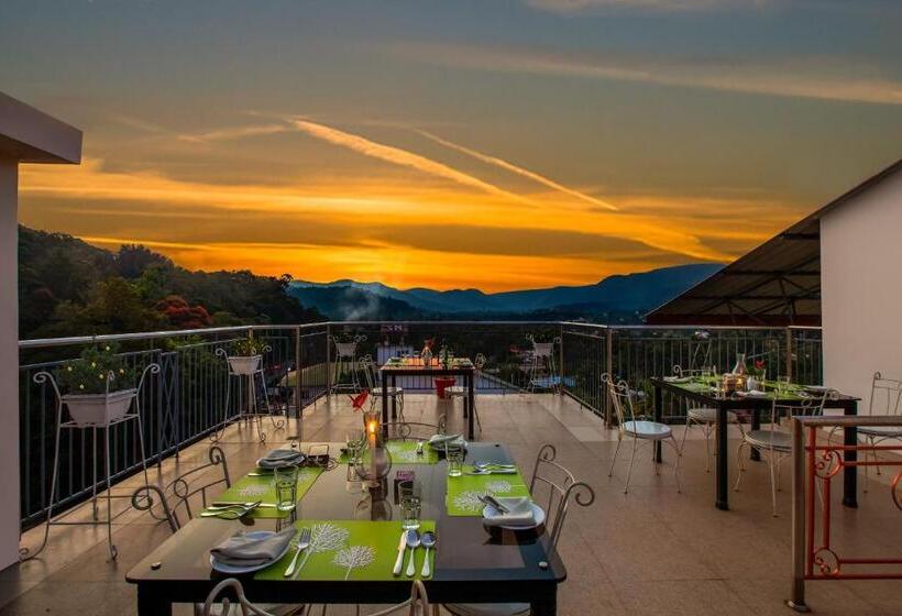 ホテル Sterling Thekkady