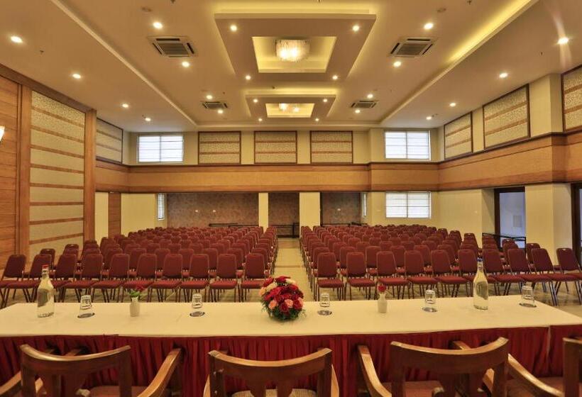 ホテル Sterling Thekkady