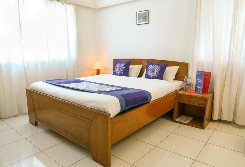 Oyo 10483 Hotel The Signature Crest