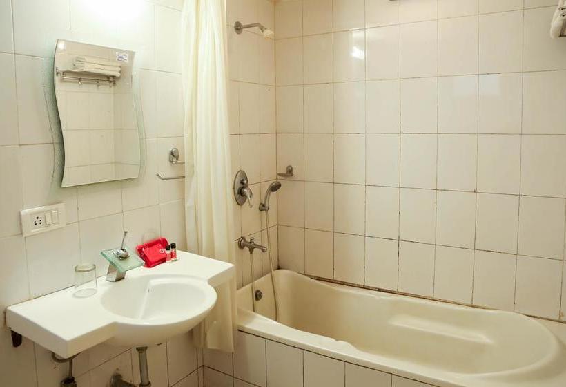 Oyo 10483 Hotel The Signature Crest