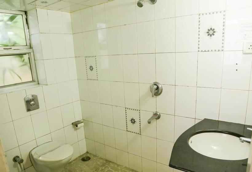 Oyo 10483 Hotel The Signature Crest