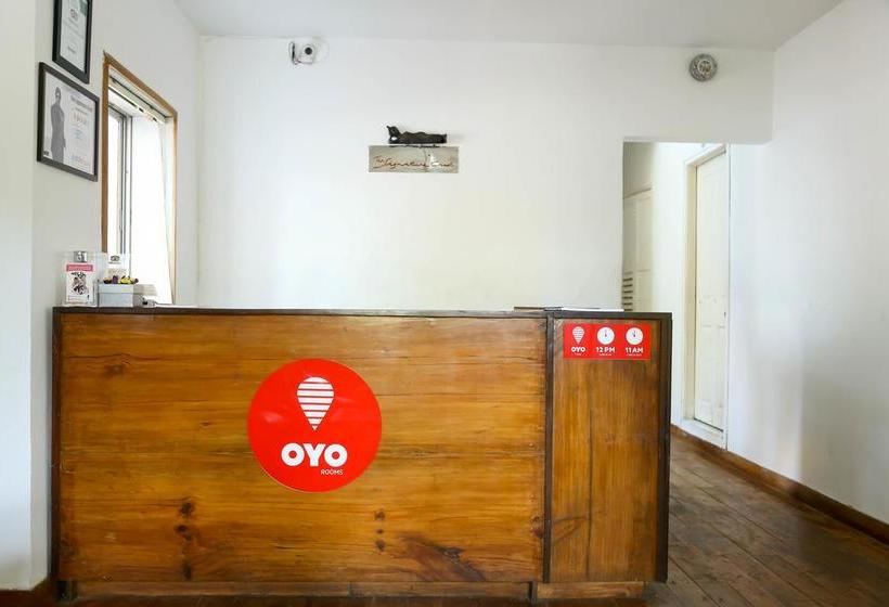 Oyo 10483 Hotel The Signature Crest