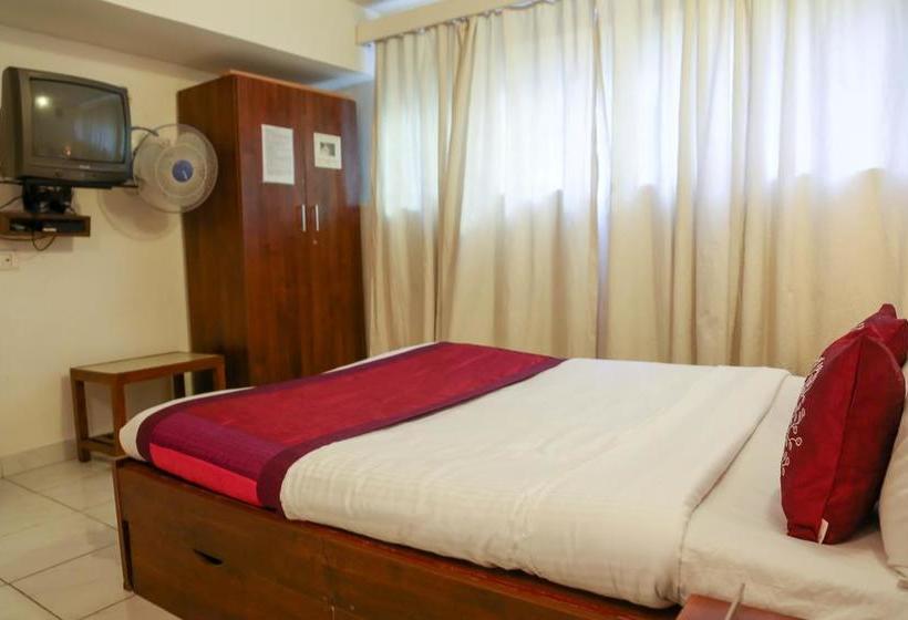 Oyo 10483 Hotel The Signature Crest