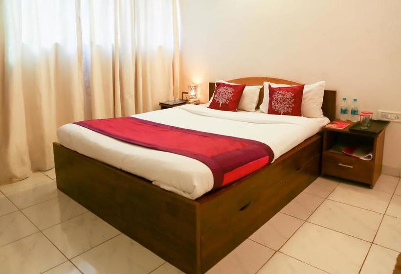 Oyo 10483 Hotel The Signature Crest