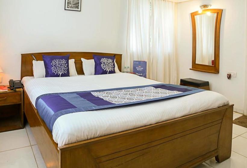 Oyo 10483 Hotel The Signature Crest