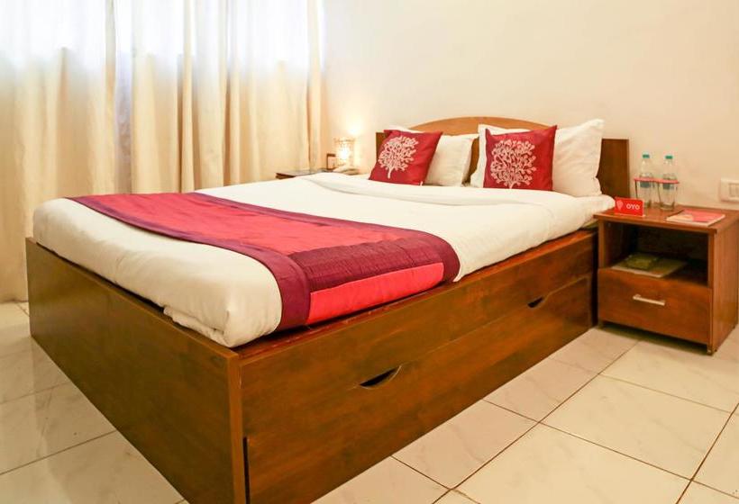 Oyo 10483 Hotel The Signature Crest