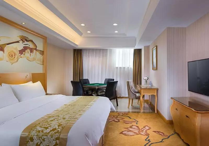 Vienna Hotel Guangdong Gaozhou City East Passenger Depot