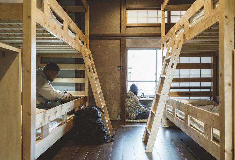 Hospedaria Hatago Flags