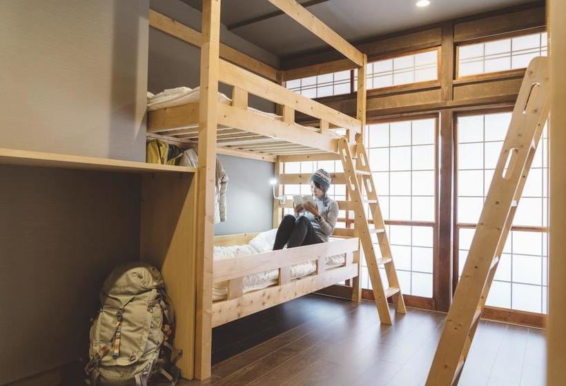 Hospedaria Hatago Flags