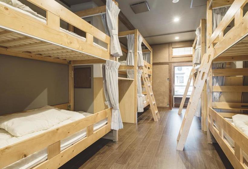 Hospedaria Hatago Flags