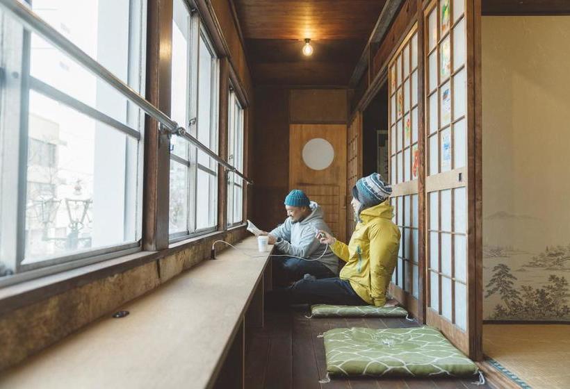 Hospedaria Hatago Flags