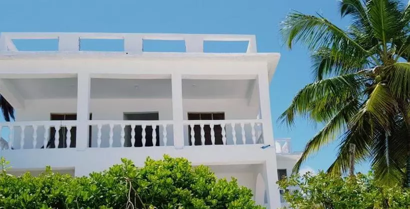 ベッドアンドブレックファースト Villa Mina Beachhouse