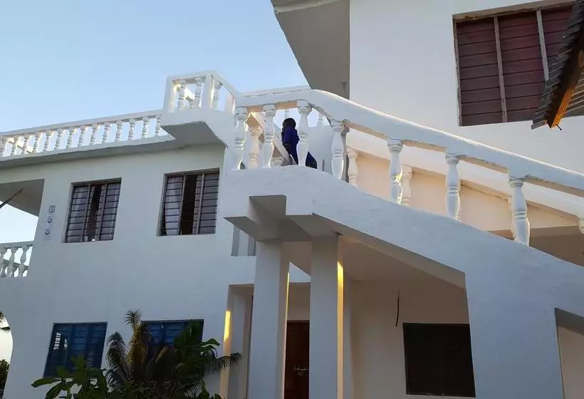 ベッドアンドブレックファースト Villa Mina Beachhouse