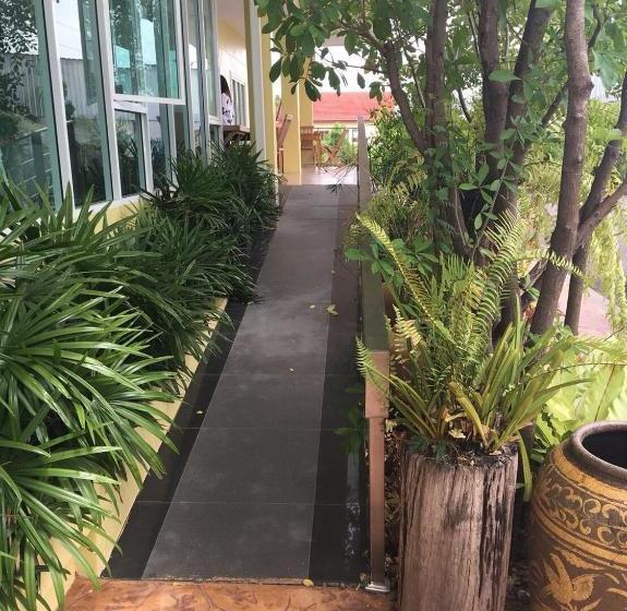 ホテル Amphawaree