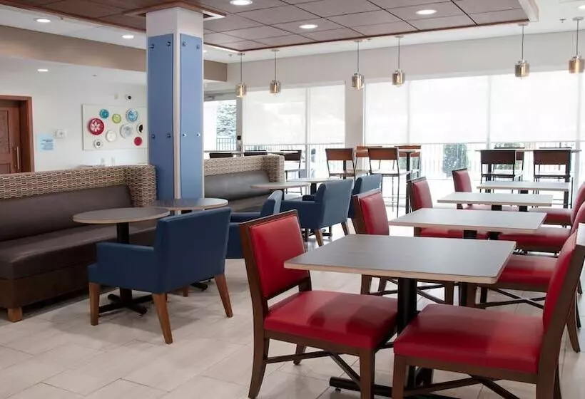 Hotelli Holiday Inn Express & Suites   Marion, An Ihg