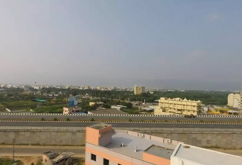 ホテル Oyo 10701 Moukthi Apartment
