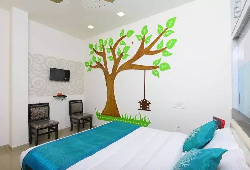 ホテル Oyo 10701 Moukthi Apartment