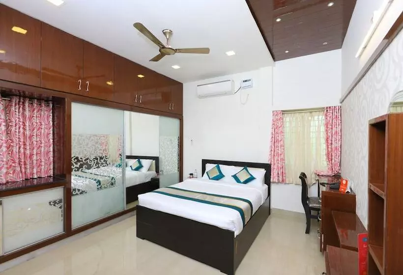 ホテル Oyo 10701 Moukthi Apartment