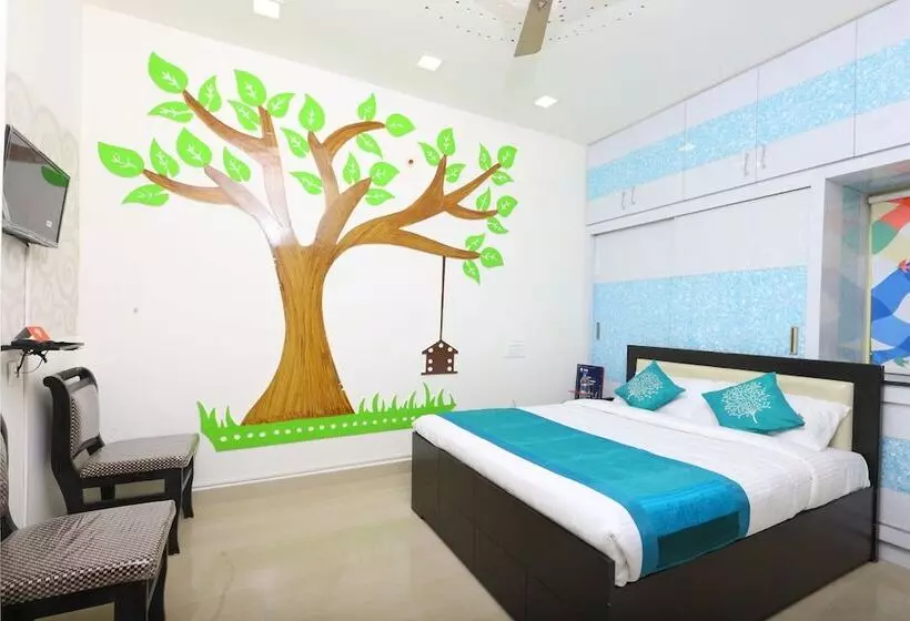 ホテル Oyo 10701 Moukthi Apartment