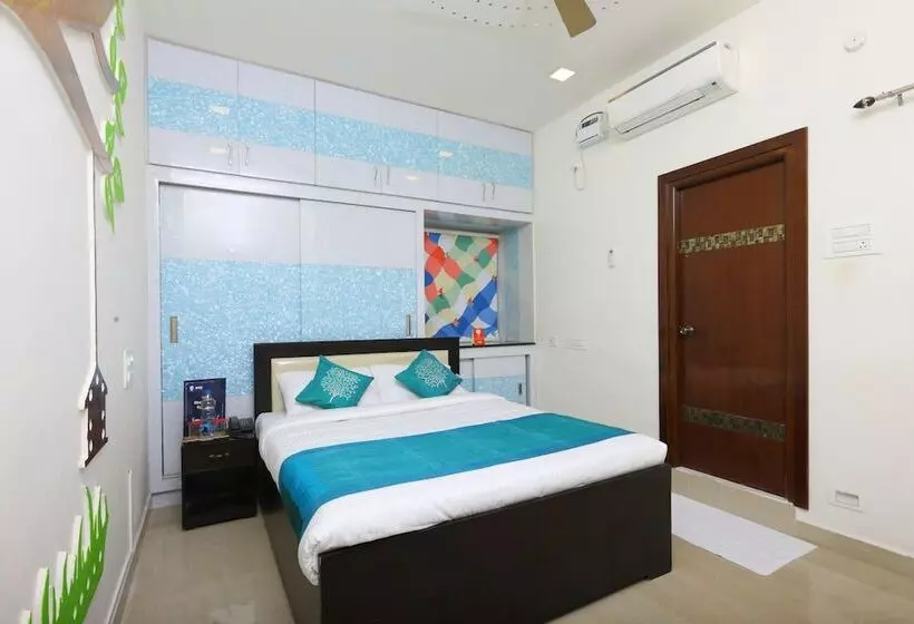 ホテル Oyo 10701 Moukthi Apartment
