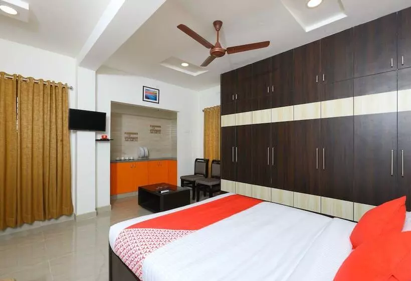 ホテル Oyo 10701 Moukthi Apartment