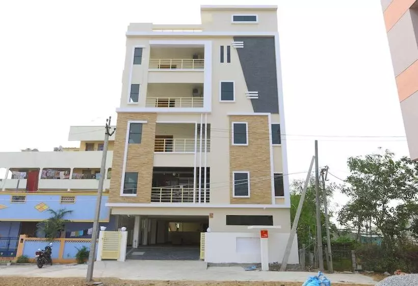 ホテル Oyo 10701 Moukthi Apartment