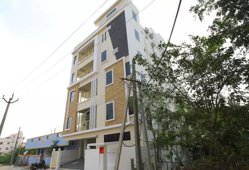 ホテル Oyo 10701 Moukthi Apartment