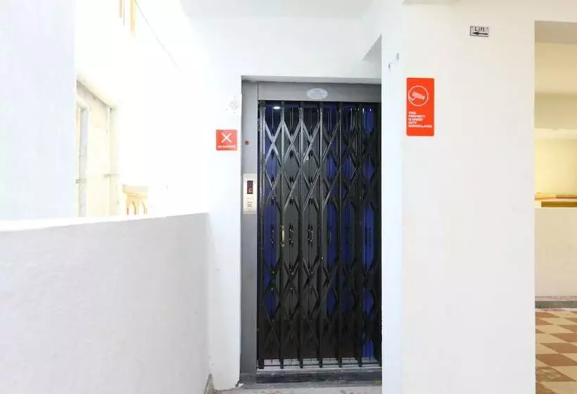ホテル Oyo 10701 Moukthi Apartment