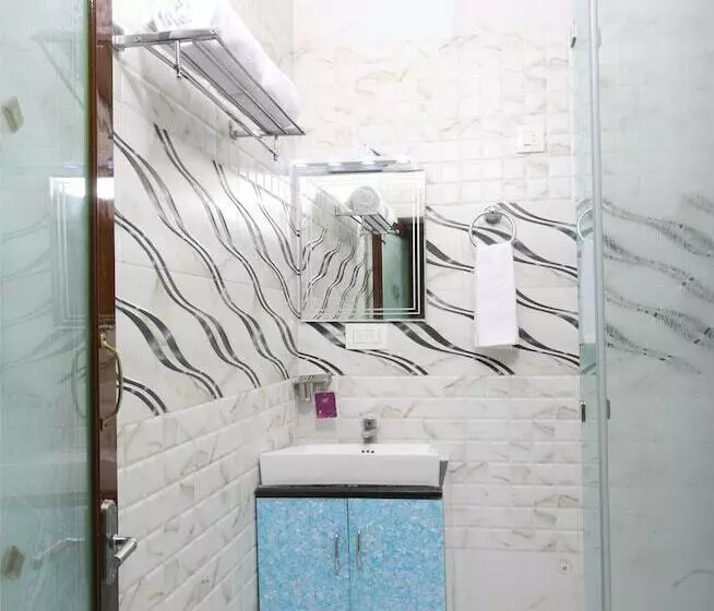 ホテル Oyo 10701 Moukthi Apartment