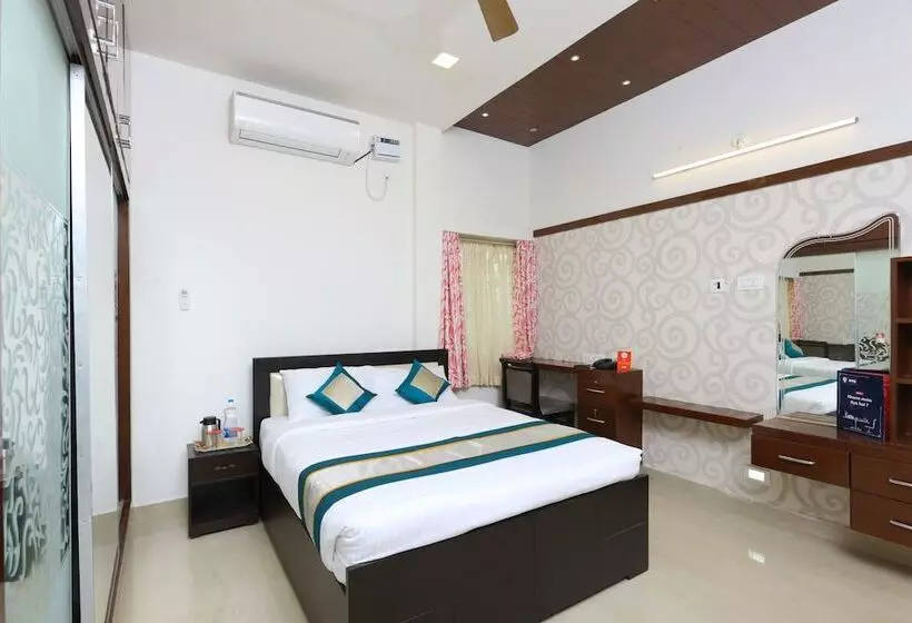ホテル Oyo 10701 Moukthi Apartment