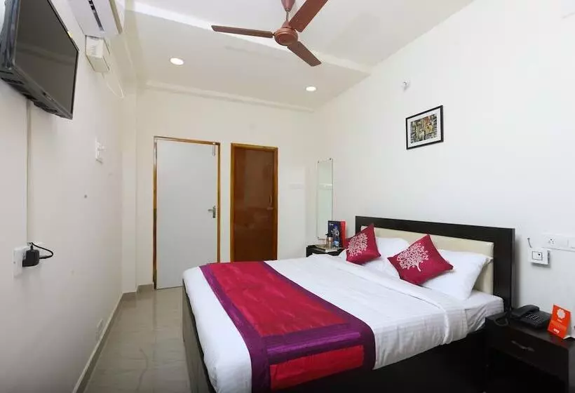 ホテル Oyo 10701 Moukthi Apartment