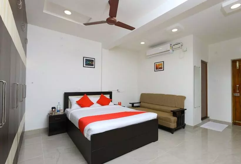 ホテル Oyo 10701 Moukthi Apartment