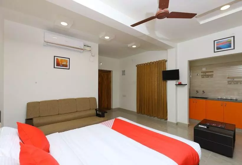 ホテル Oyo 10701 Moukthi Apartment